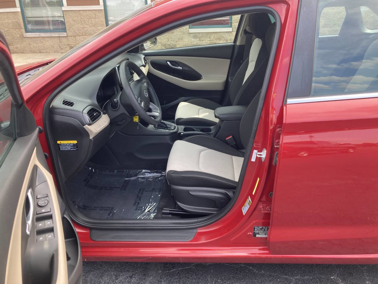 Used 2020 Hyundai Elantra GT image 10