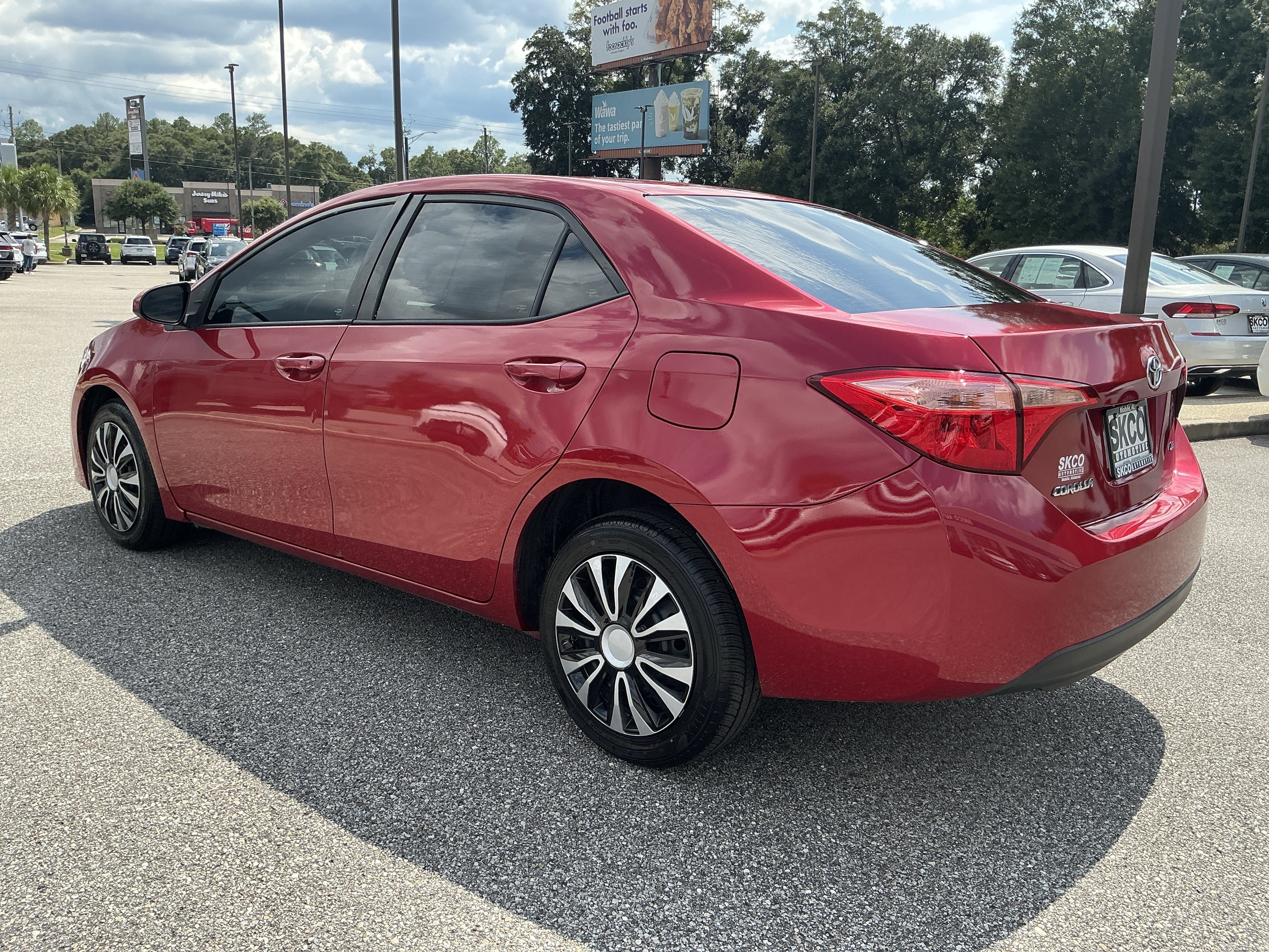 Used 2018 Toyota Corolla LE FWD image 3