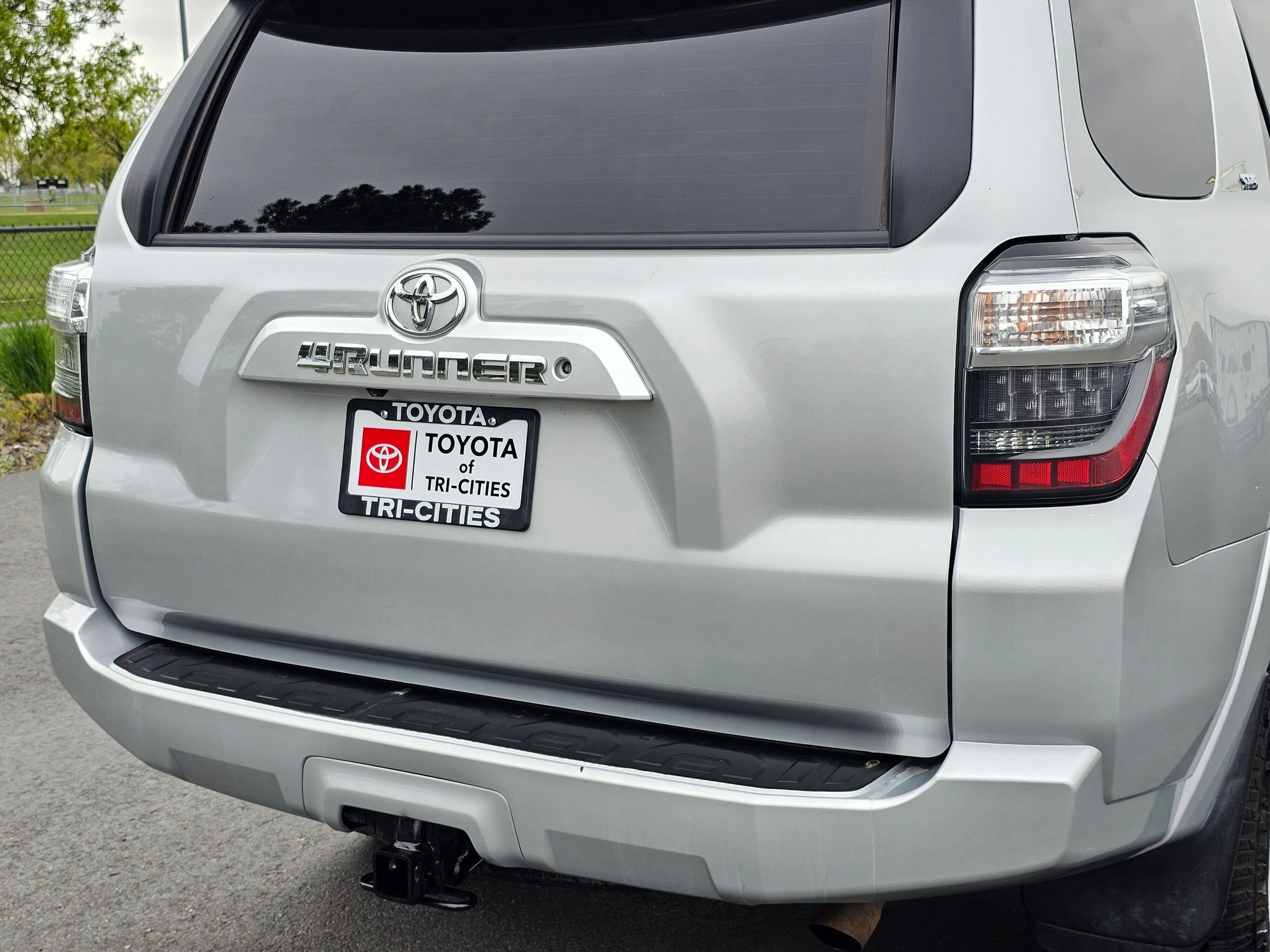 Used 2019 Toyota 4Runner SR5 AWD/4WD image 14