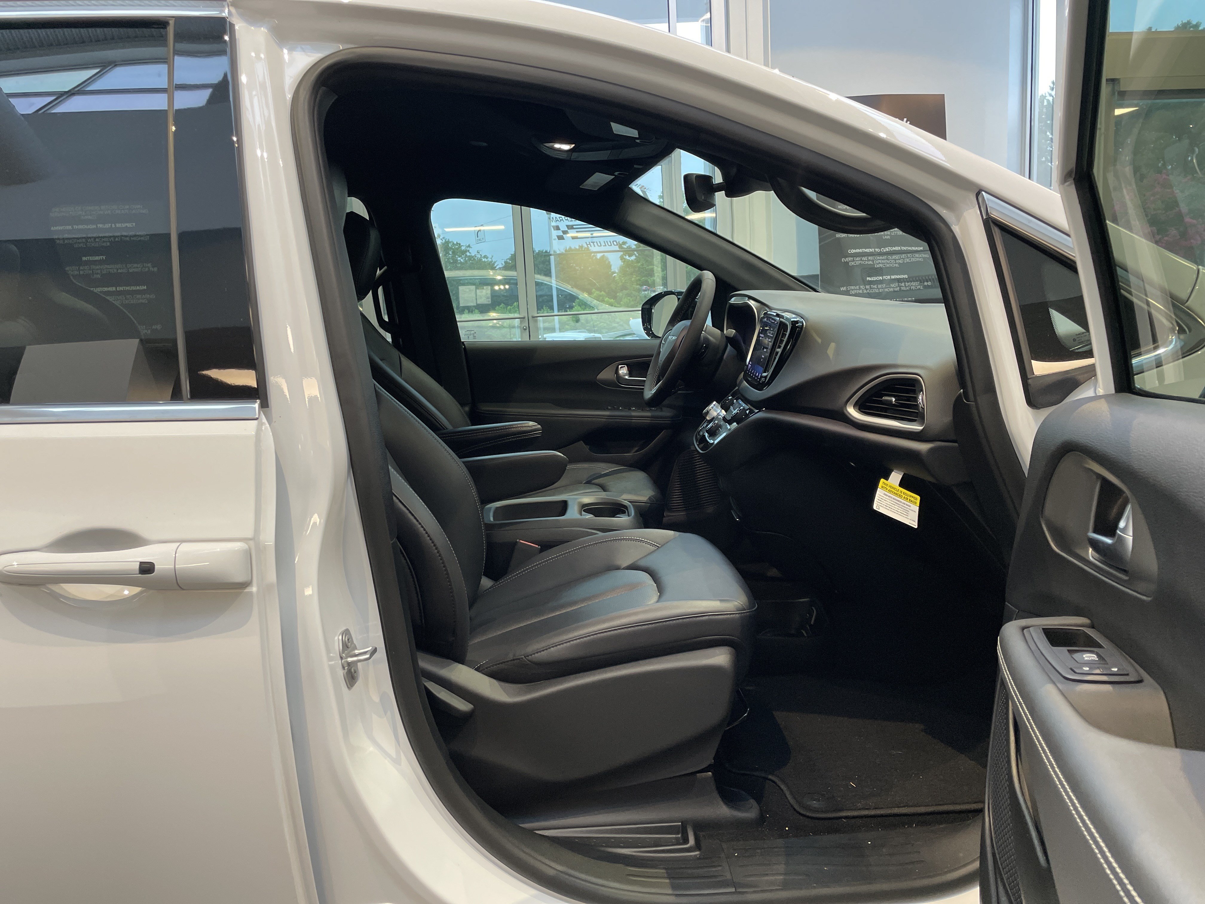 Used 2025 Chrysler Voyager LX FWD image 36