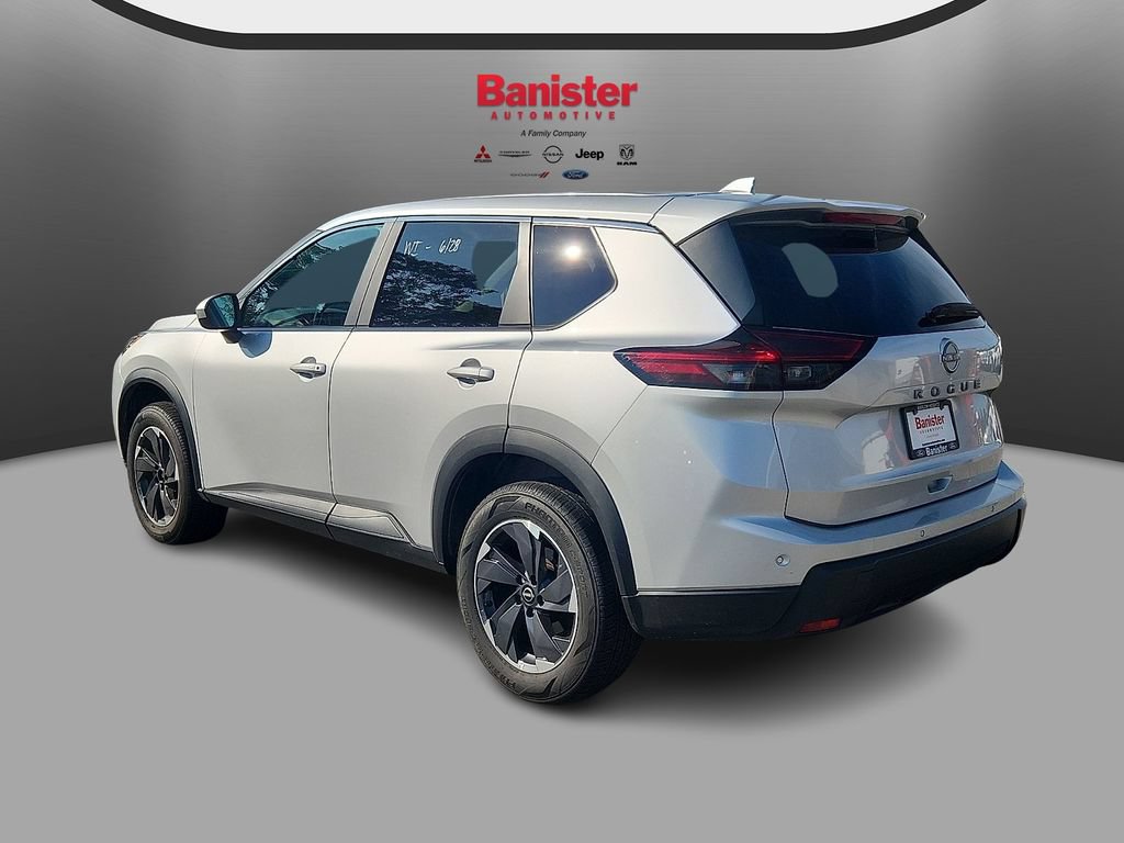 Used 2025 Nissan Rogue SV FWD image 6
