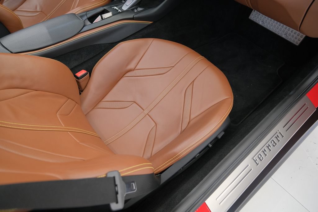 Used 2021 Ferrari 812 GTS RWD image 17