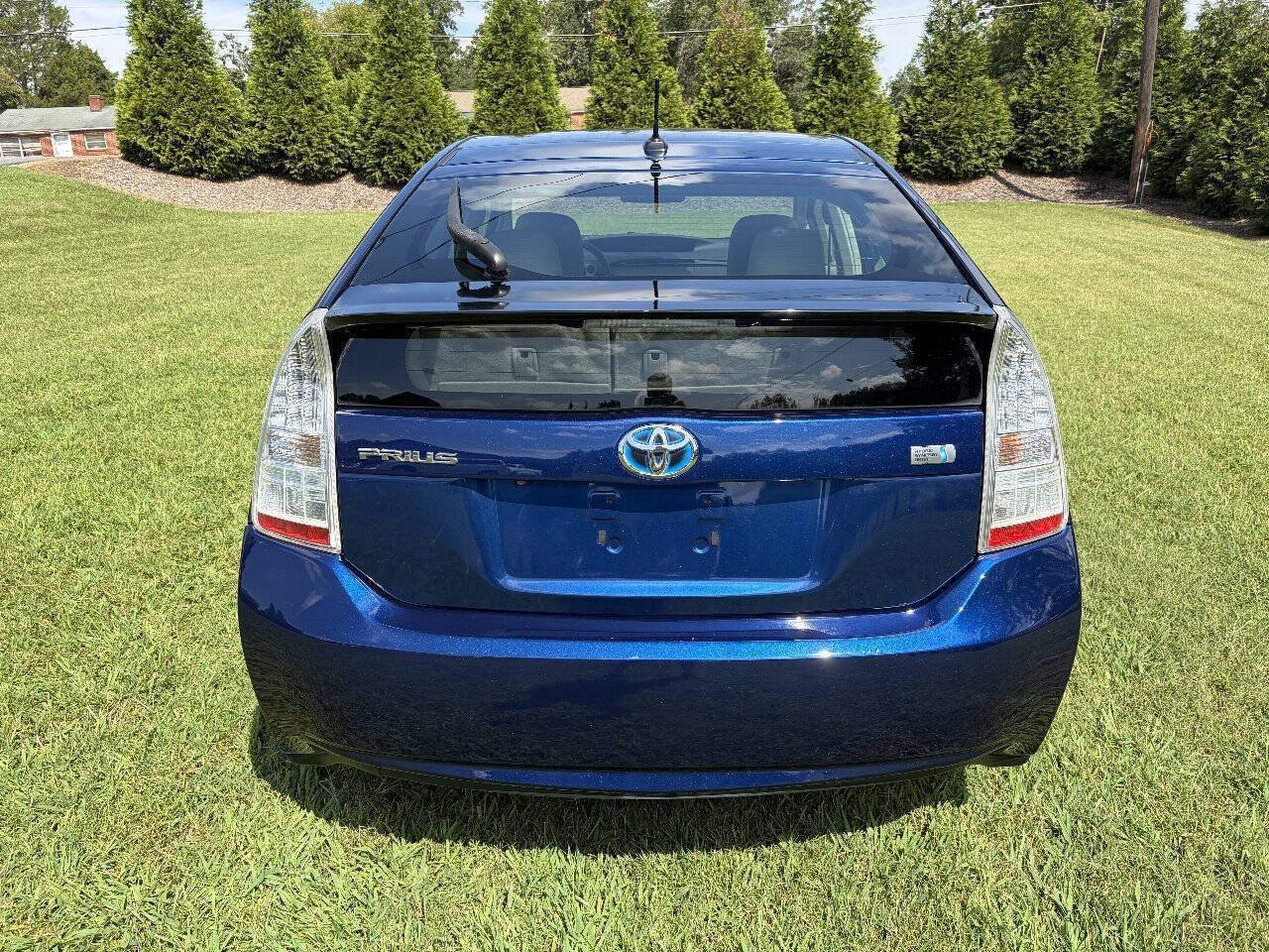 Used 2010 Toyota Prius Three FWD image 2