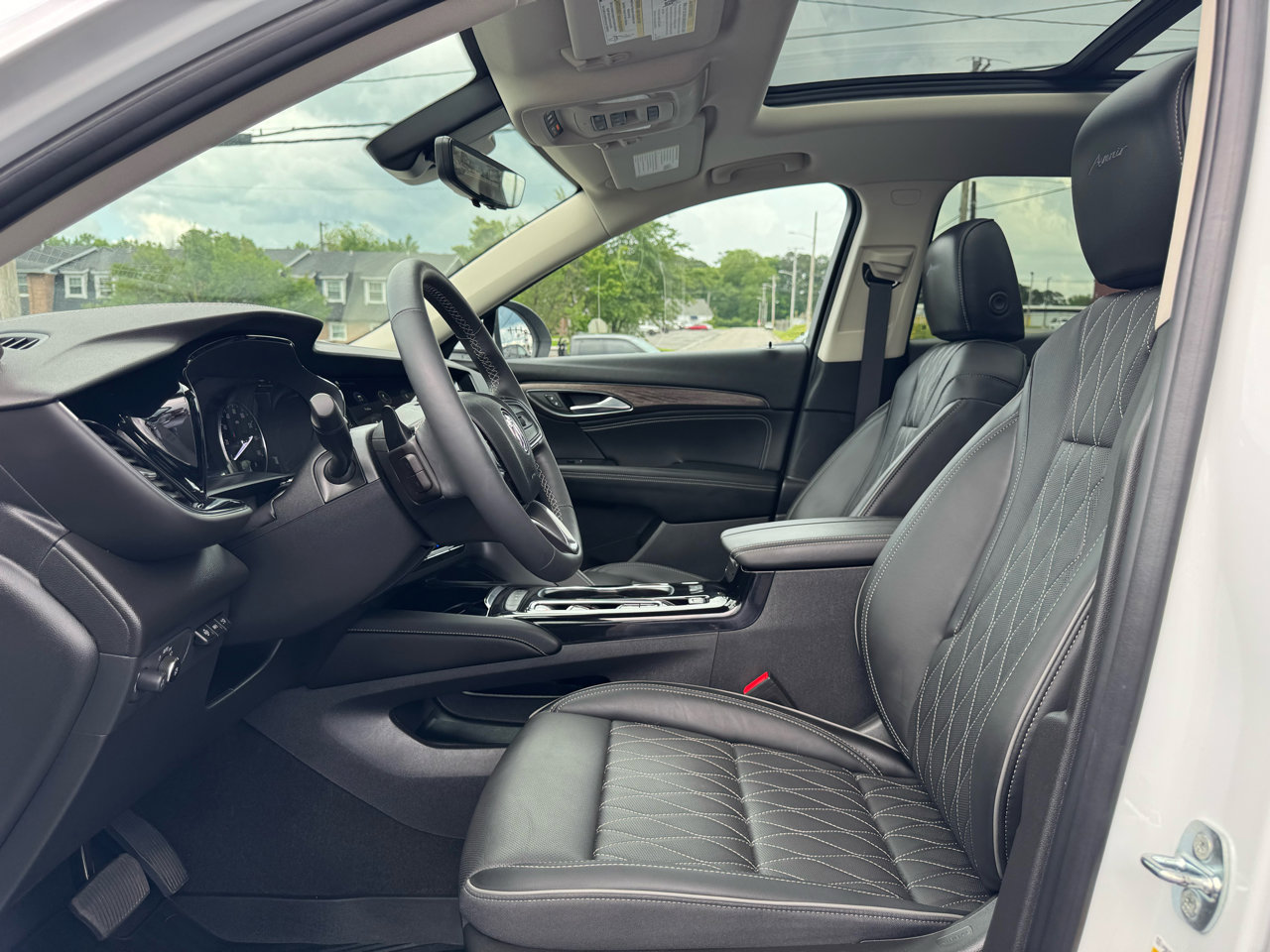 Used 2023 Buick Envision Avenir image 19