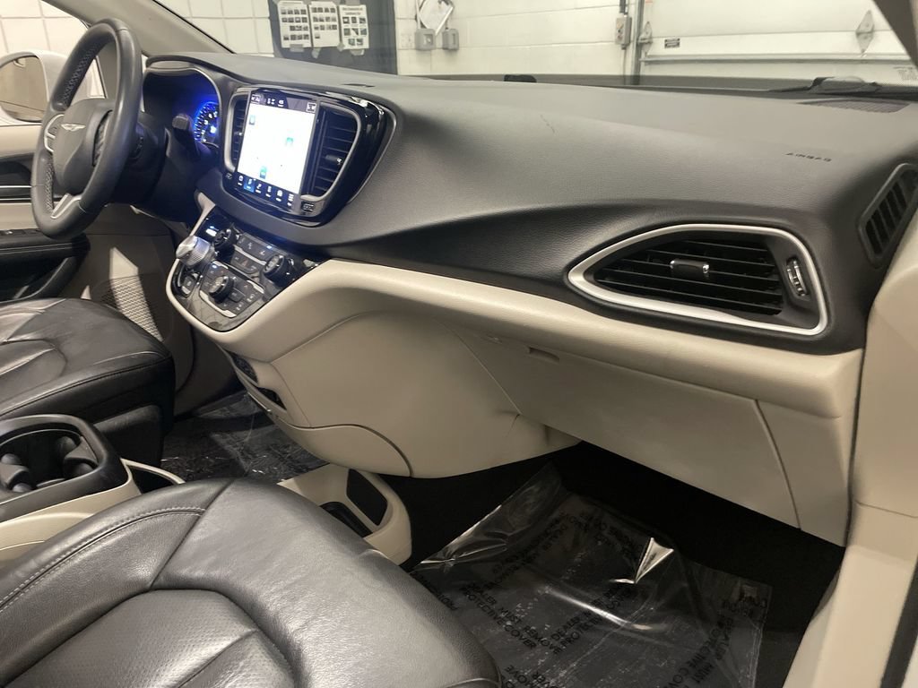 Used 2022 Chrysler Pacifica Touring-L FWD image 21