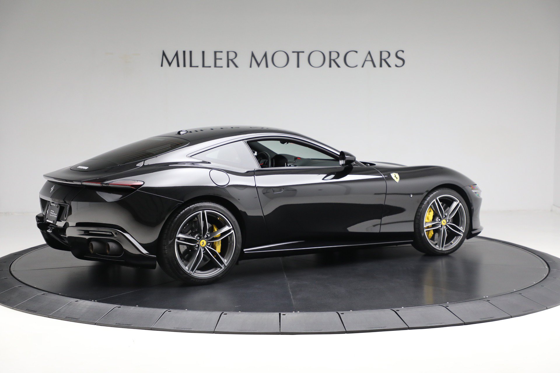 Certified 2022 Ferrari Roma RWD image 8