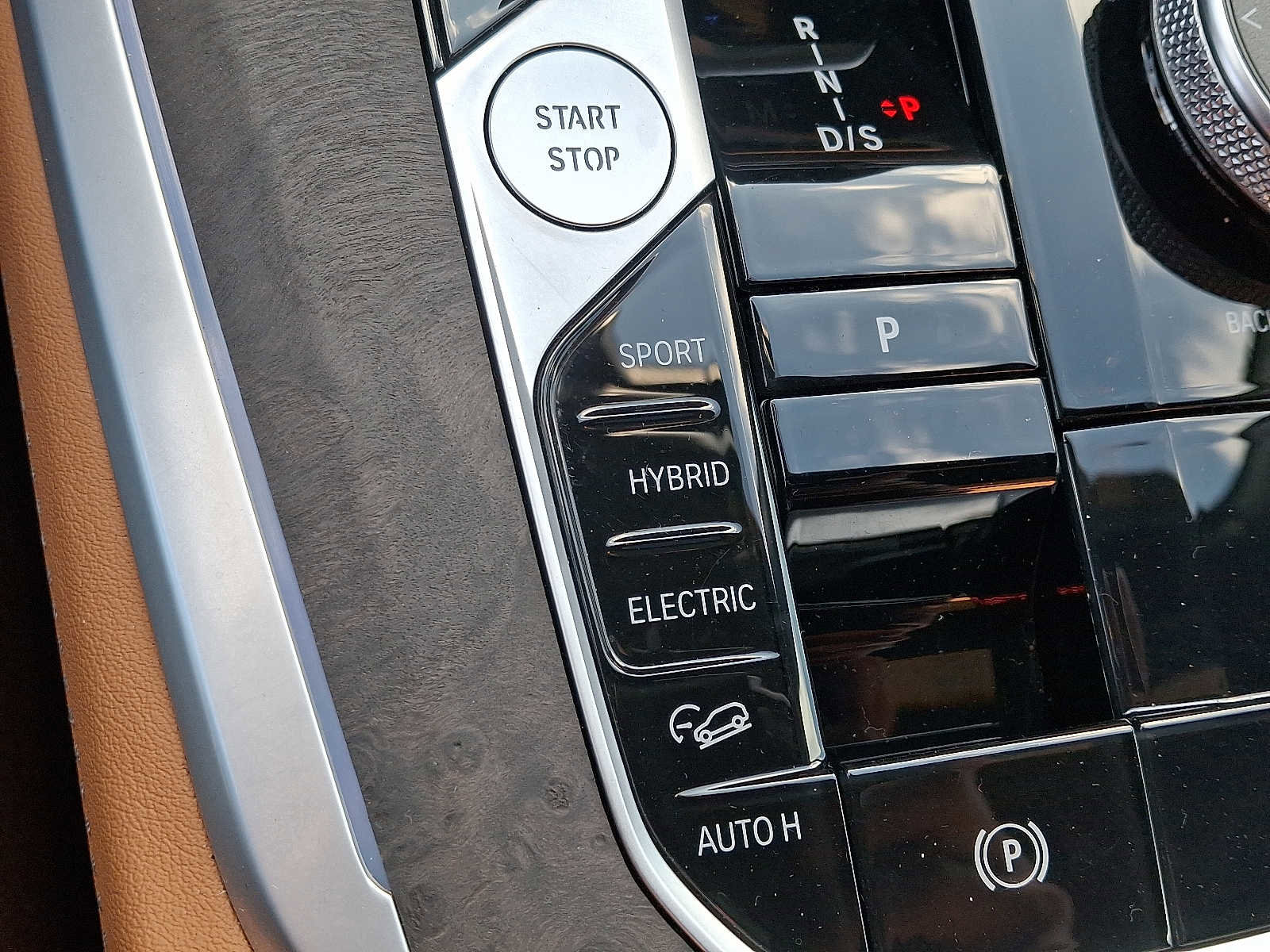 Certified 2024 BMW X5 xDrive50e w/ Premium Package image 24