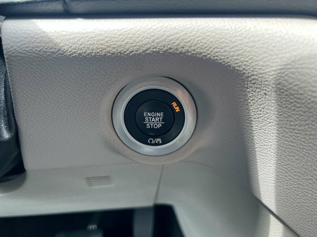 Used 2017 Chrysler Pacifica LX w/ Tire & Wheel Group FWD image 20