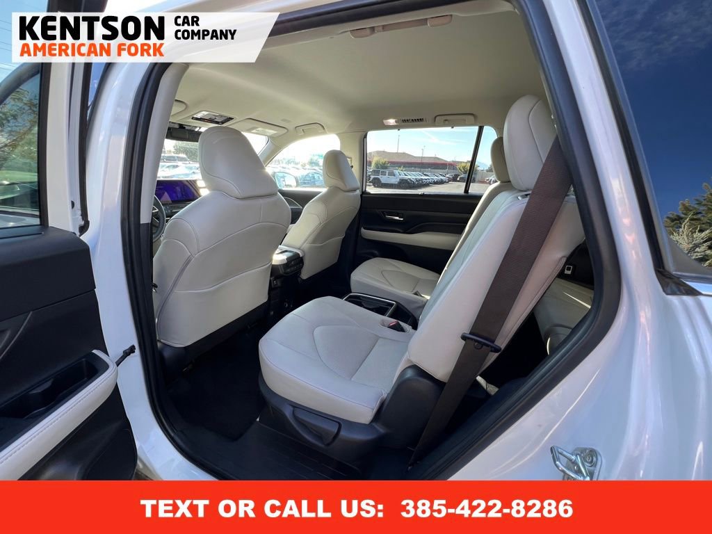 Used 2025 Toyota Grand Highlander AWD image 23