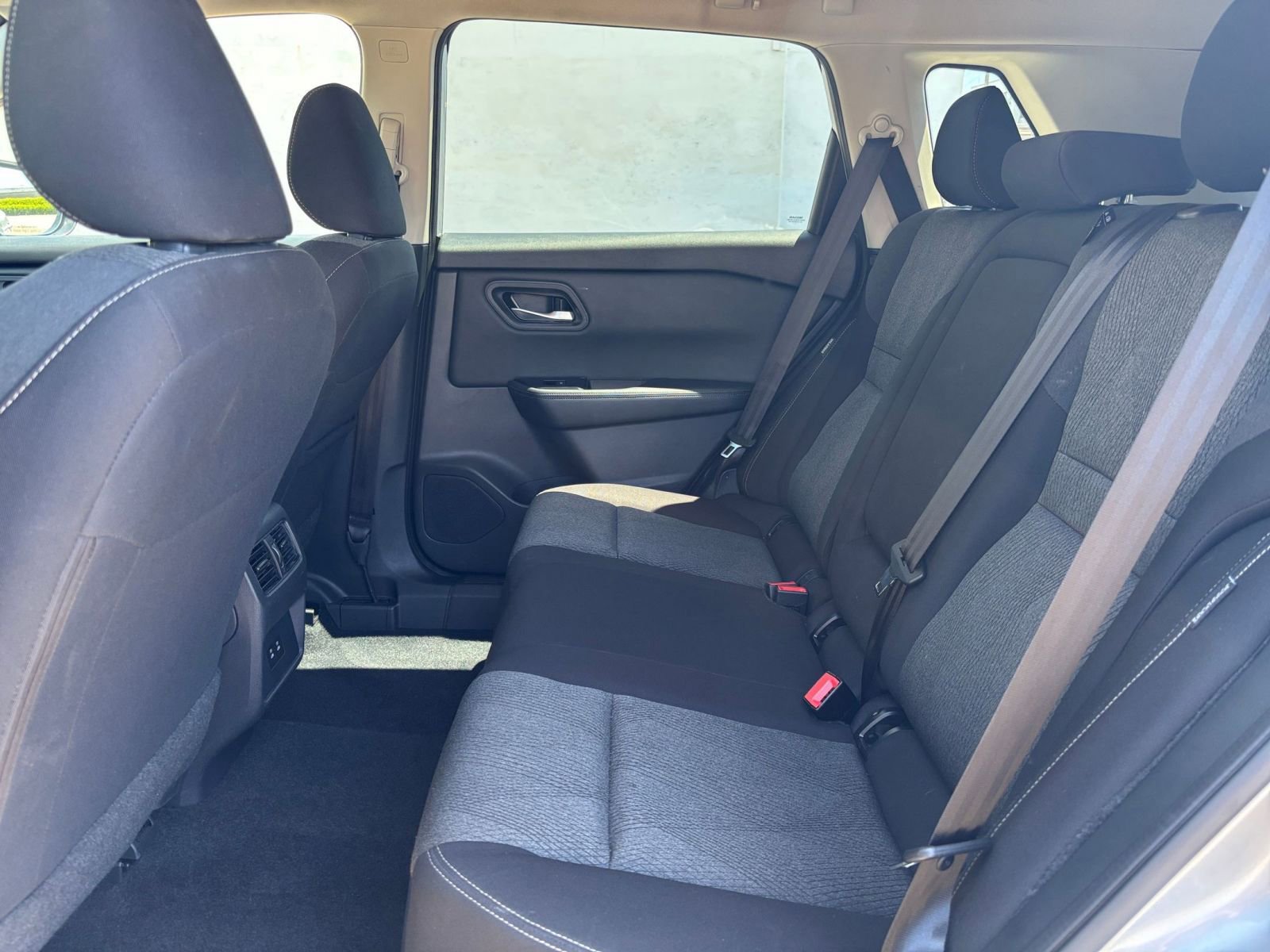 Used 2025 Nissan Rogue SV FWD image 28