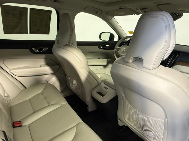 Used 2021 Volvo XC60 T5 Momentum w/ Climate Package image 36