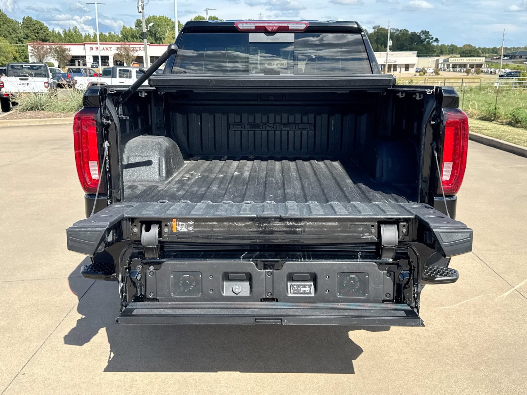 Used 2024 GMC Sierra 1500 Denali Ultimate AWD/4WD image 25