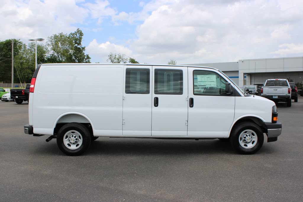 New 2026 Chevrolet Express 3500 Extended w/ Driver Convenience Package RWD image 10