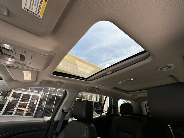 Certified 2023 GMC Acadia SLT FWD image 29