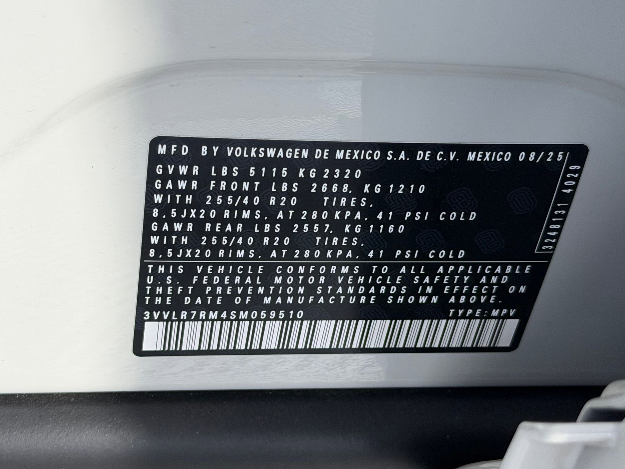 Used 2025 Volkswagen Tiguan SEL R-Line image 17