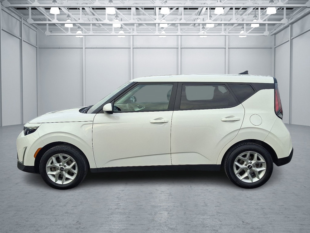 Used 2023 Kia Soul LX w/ Option Group 015 image 2