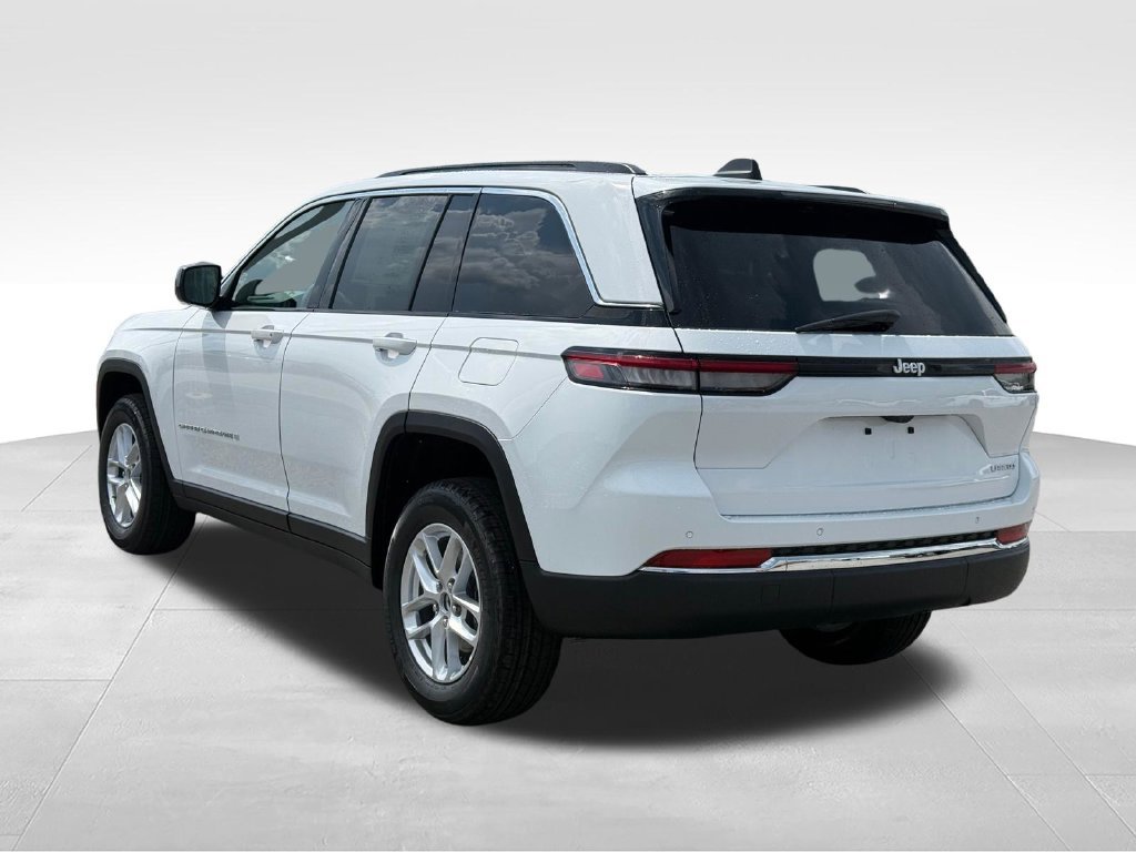 New 2026 Jeep Grand Cherokee Laredo RWD image 3