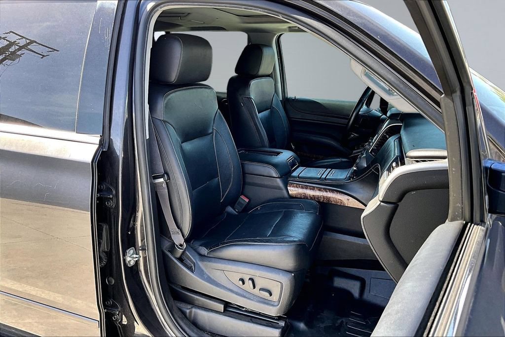 Used 2017 Chevrolet Suburban Premier AWD/4WD image 16