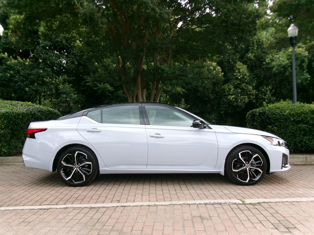 Used 2026 Nissan Altima 2.5 SR FWD image 8