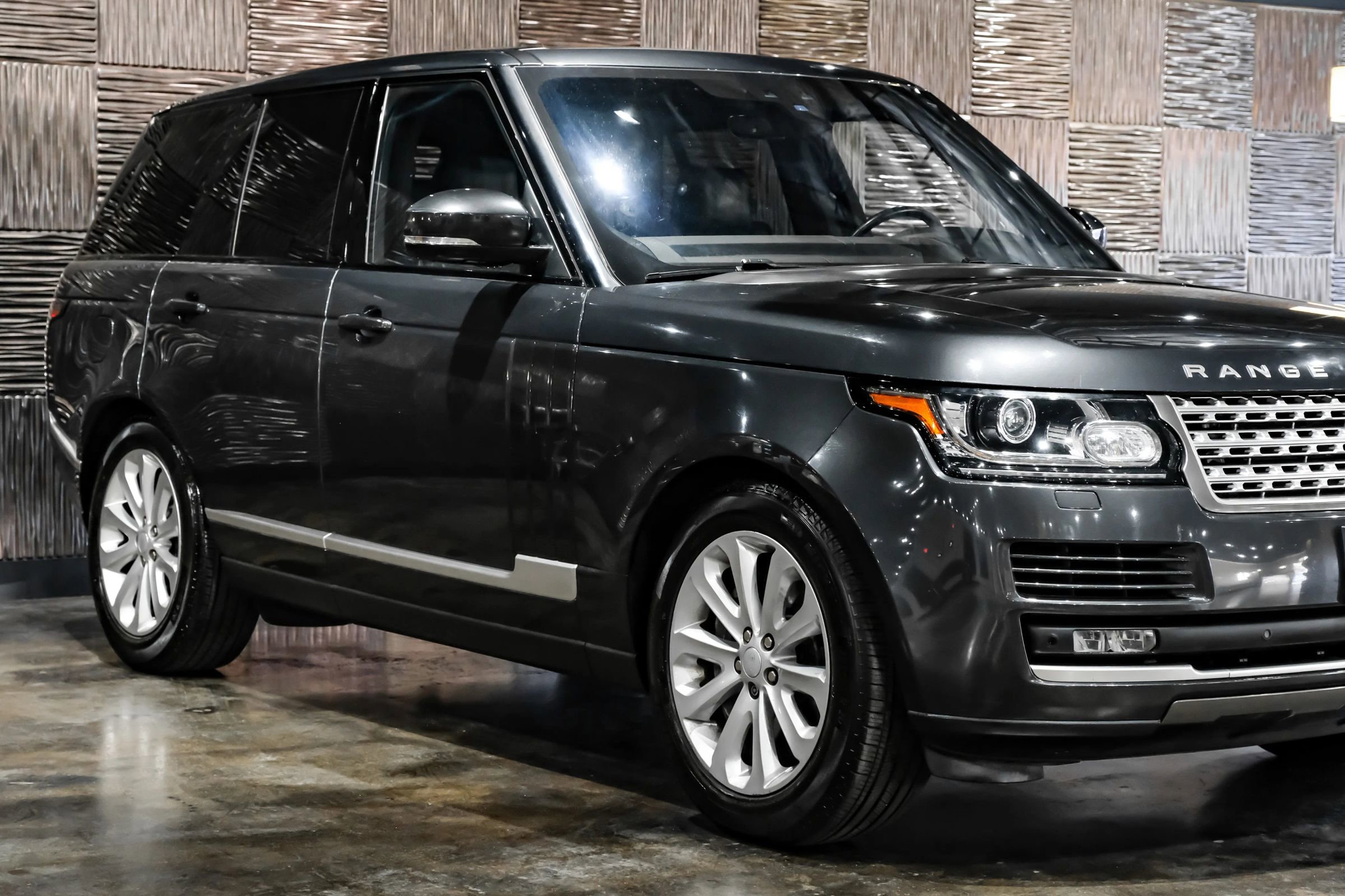 Used 2017 Land Rover Range Rover HSE image 6