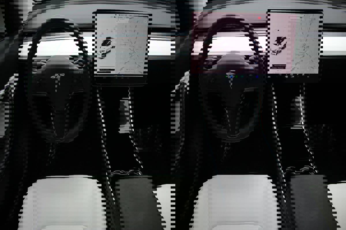 Used 2020 Tesla Model Y Long Range image 19