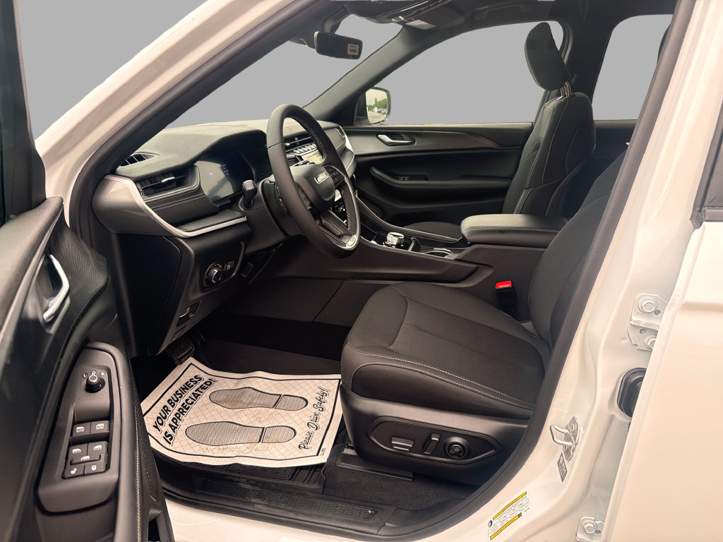 New 2026 Jeep Grand Cherokee L 4WD image 16