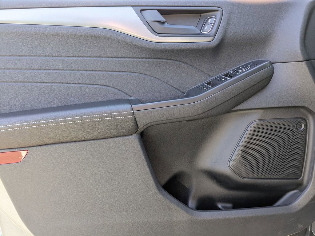 Used 2025 Ford Escape Active image 11