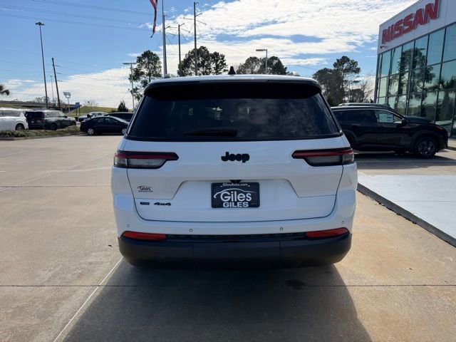 Used 2023 Jeep Grand Cherokee L Laredo image 4