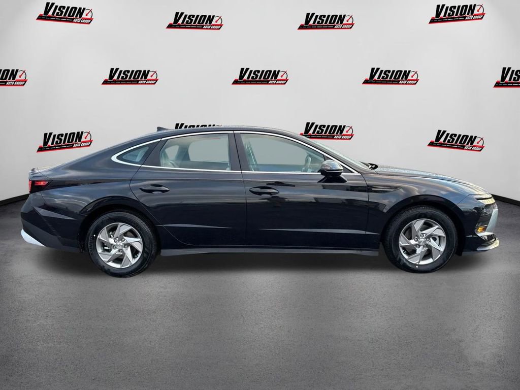 New 2026 Hyundai Sonata SE FWD image 4