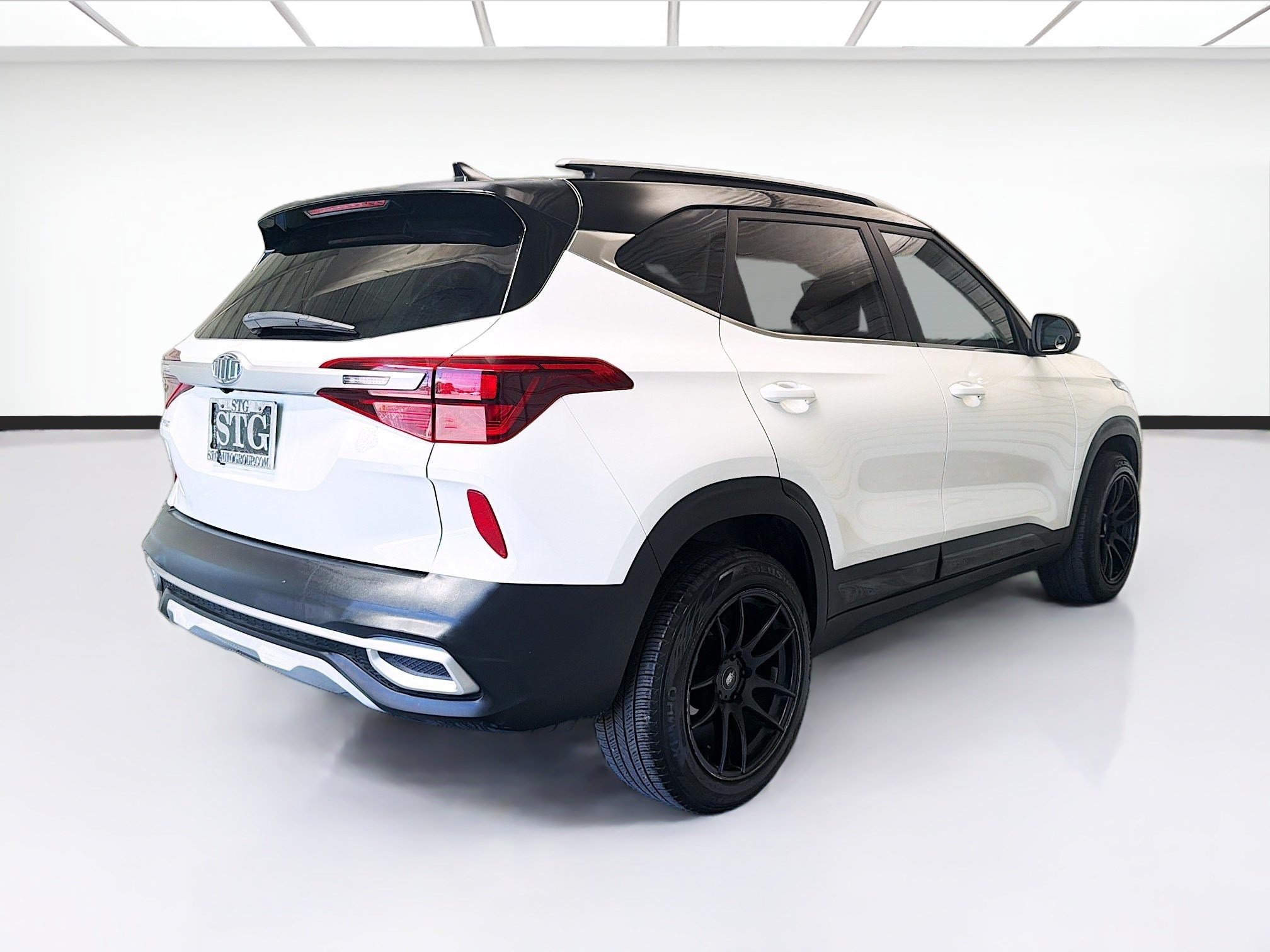 Used 2021 Kia Seltos S FWD image 4