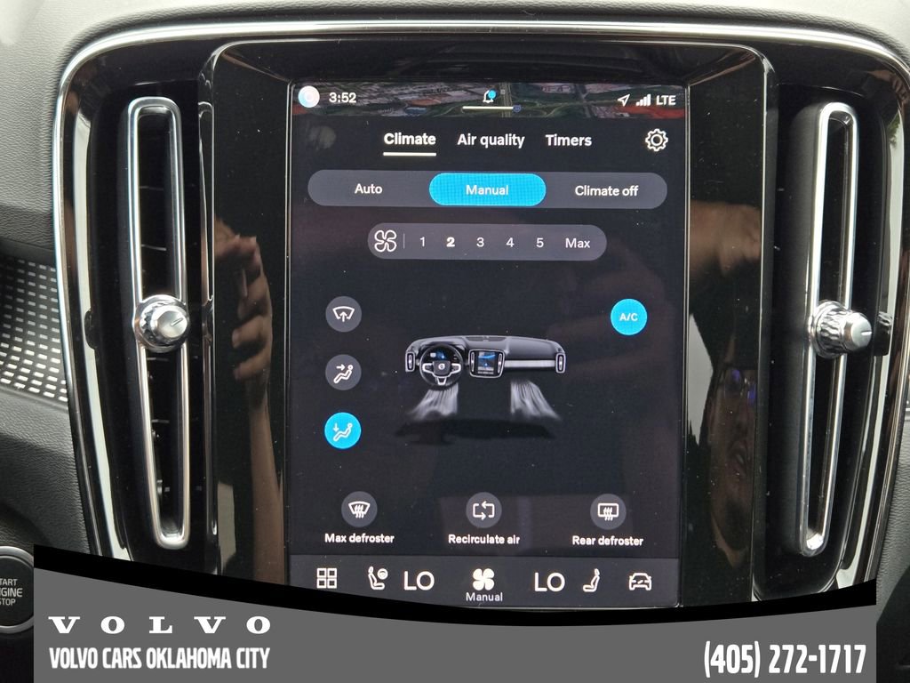 Certified 2025 Volvo XC40 B5 Plus AWD/4WD image 18