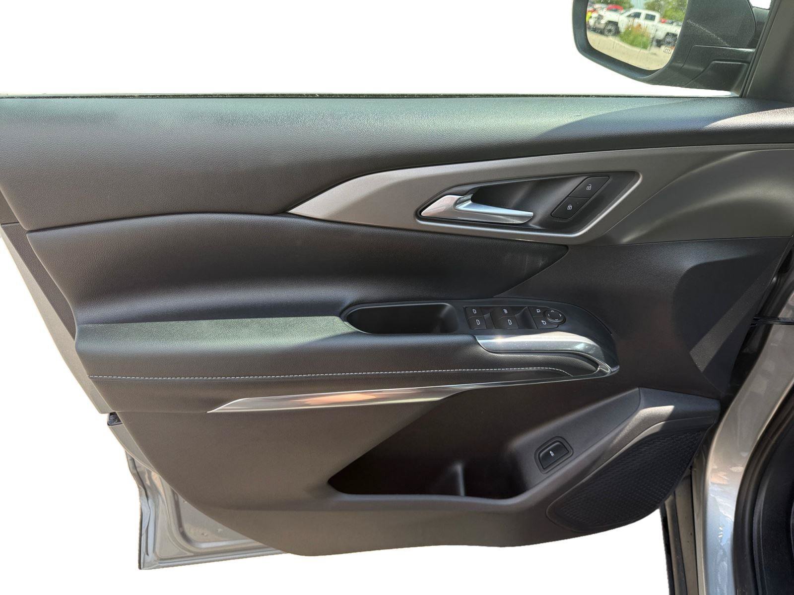 Used 2026 Chevrolet Traverse LT w/ LPO, Floor Liner Package FWD image 9