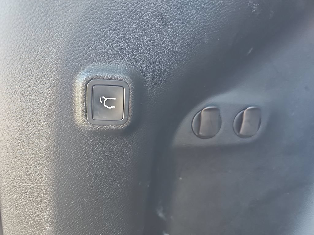 Used 2020 Jeep Cherokee Limited FWD image 33