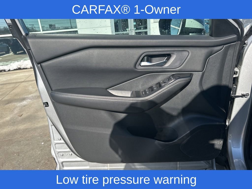 Used 2024 Nissan Rogue SV image 14