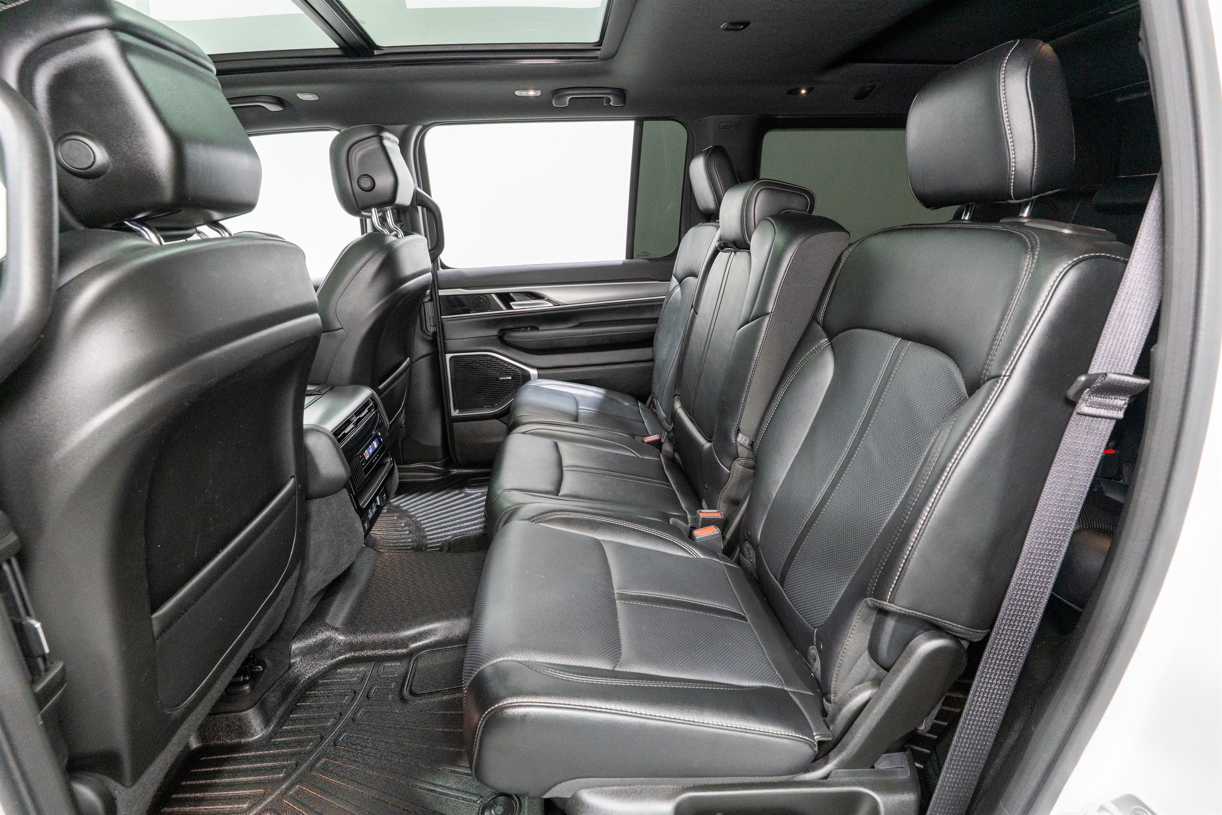 Used 2024 Jeep Wagoneer Series II AWD/4WD image 34