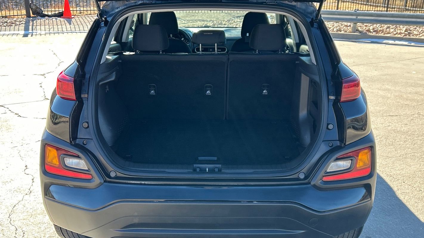 Used 2021 Hyundai Kona SE image 12