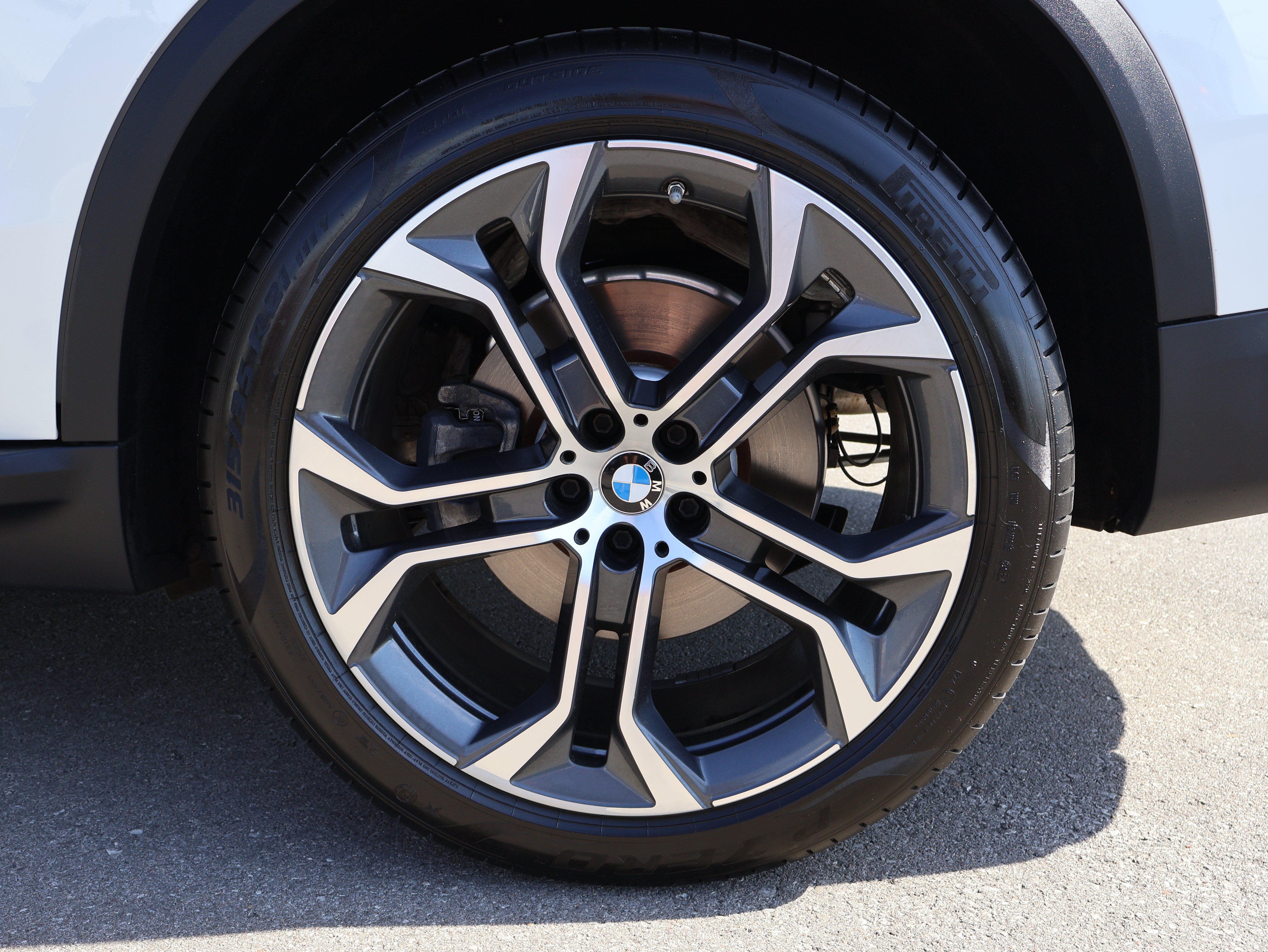 Used 2020 BMW X5 xDrive40i w/ Executive Package AWD/4WD image 19