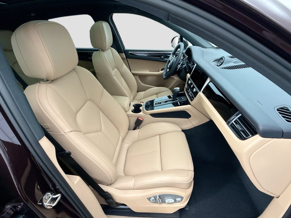Used 2026 Porsche Macan AWD/4WD image 22