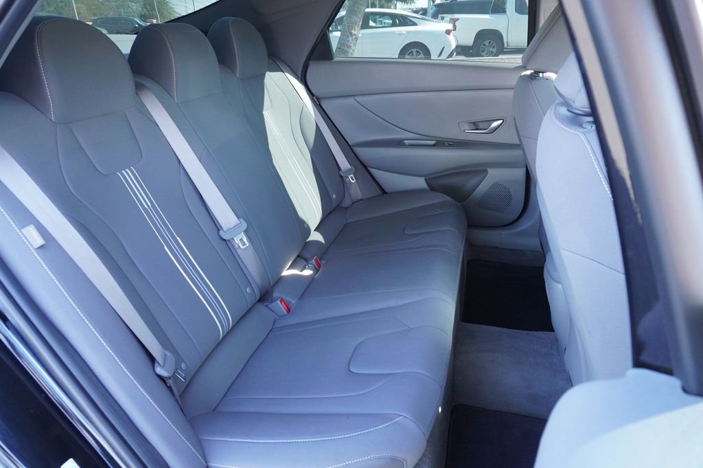 Used 2024 Hyundai Elantra SEL image 9