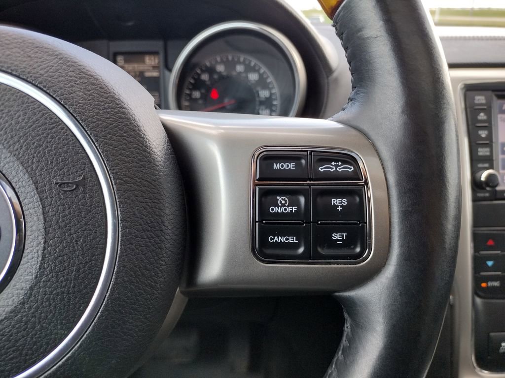 Used 2013 Jeep Grand Cherokee Overland w/ Advance Technology Group image 26