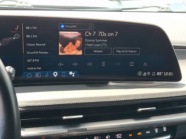 Used 2025 Cadillac XT4 Premium Luxury FWD image 16