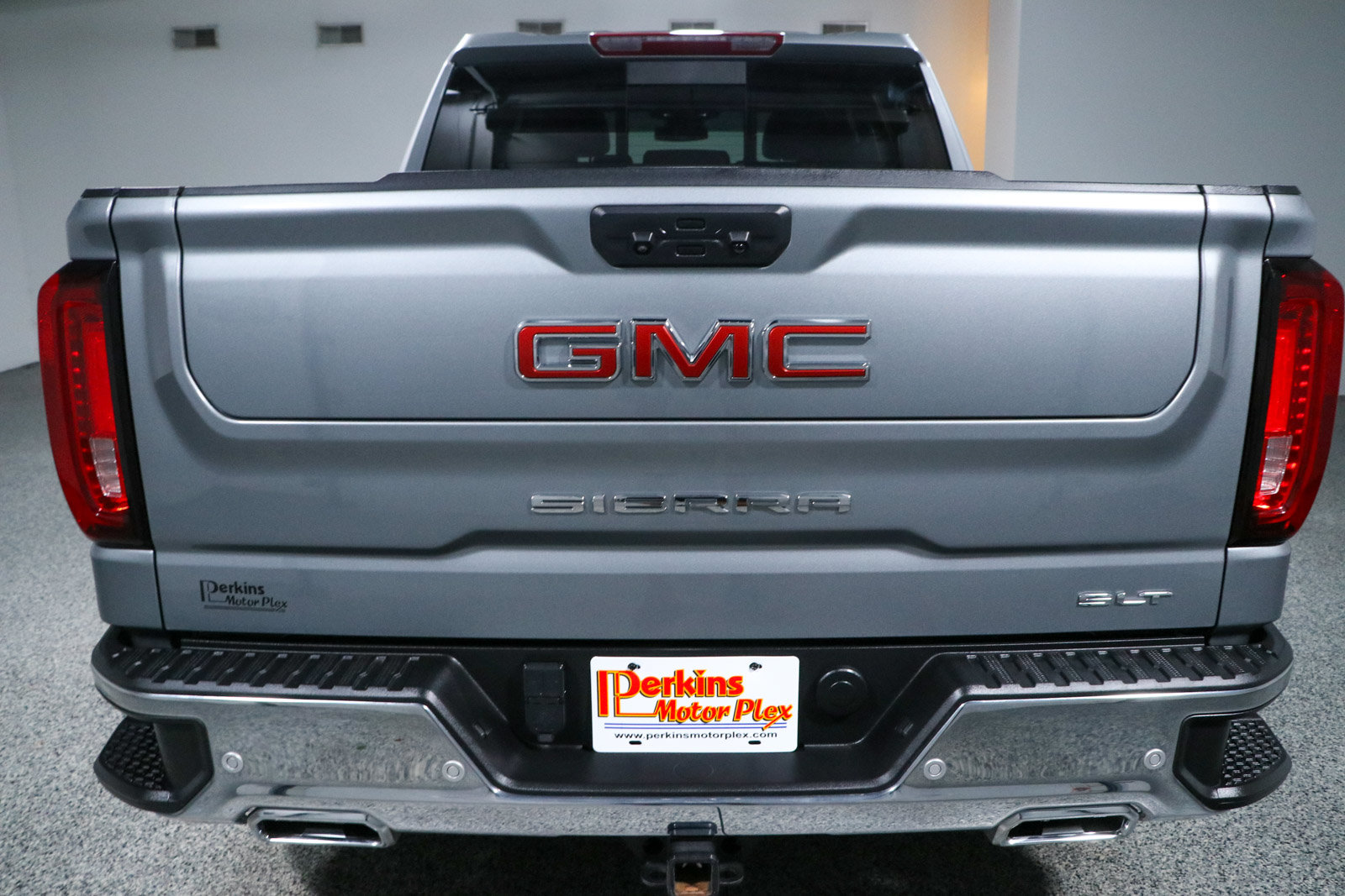 Used 2024 GMC Sierra 1500 SLT w/ SLT Premium Plus Package AWD/4WD image 8