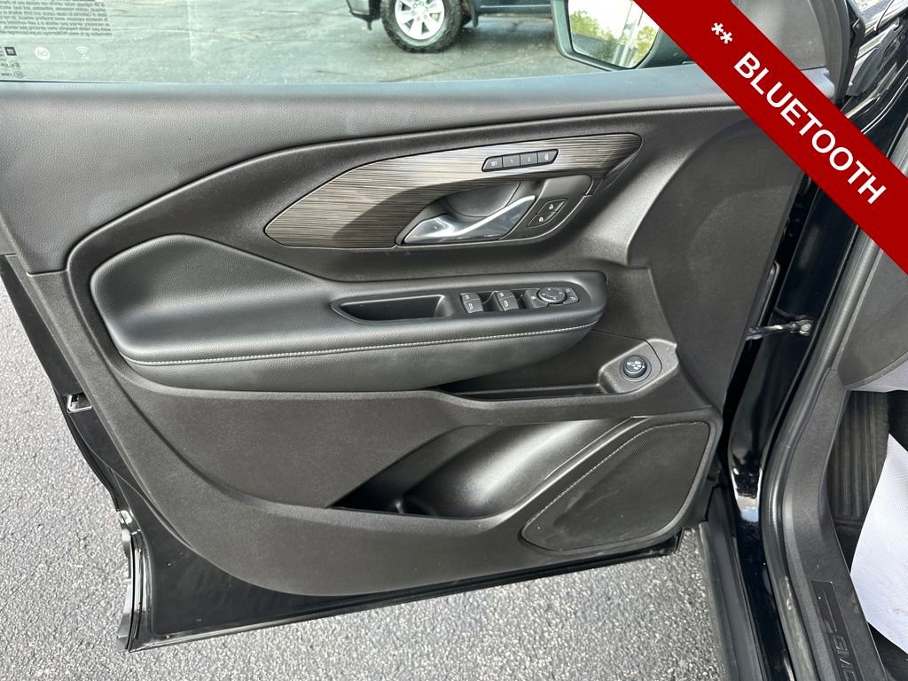 Used 2024 GMC Terrain SLT image 12