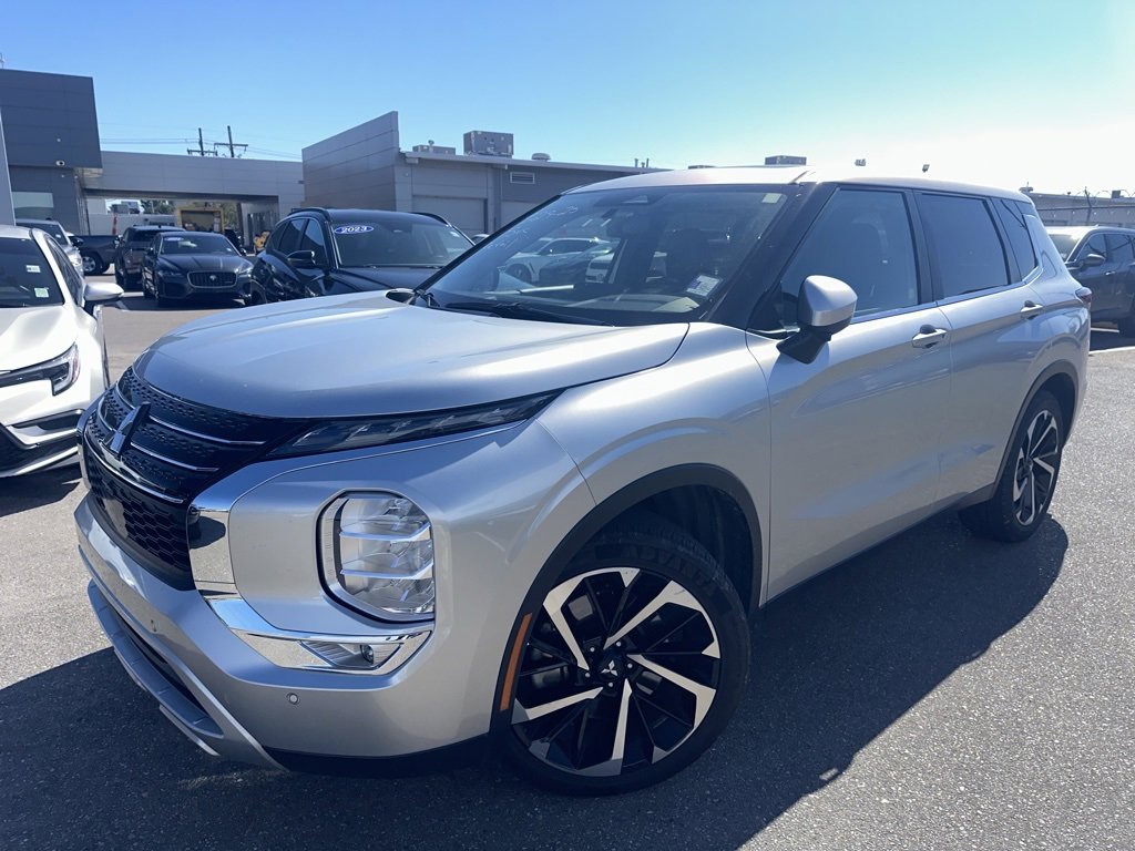 Used 2024 Mitsubishi Outlander SE video 1