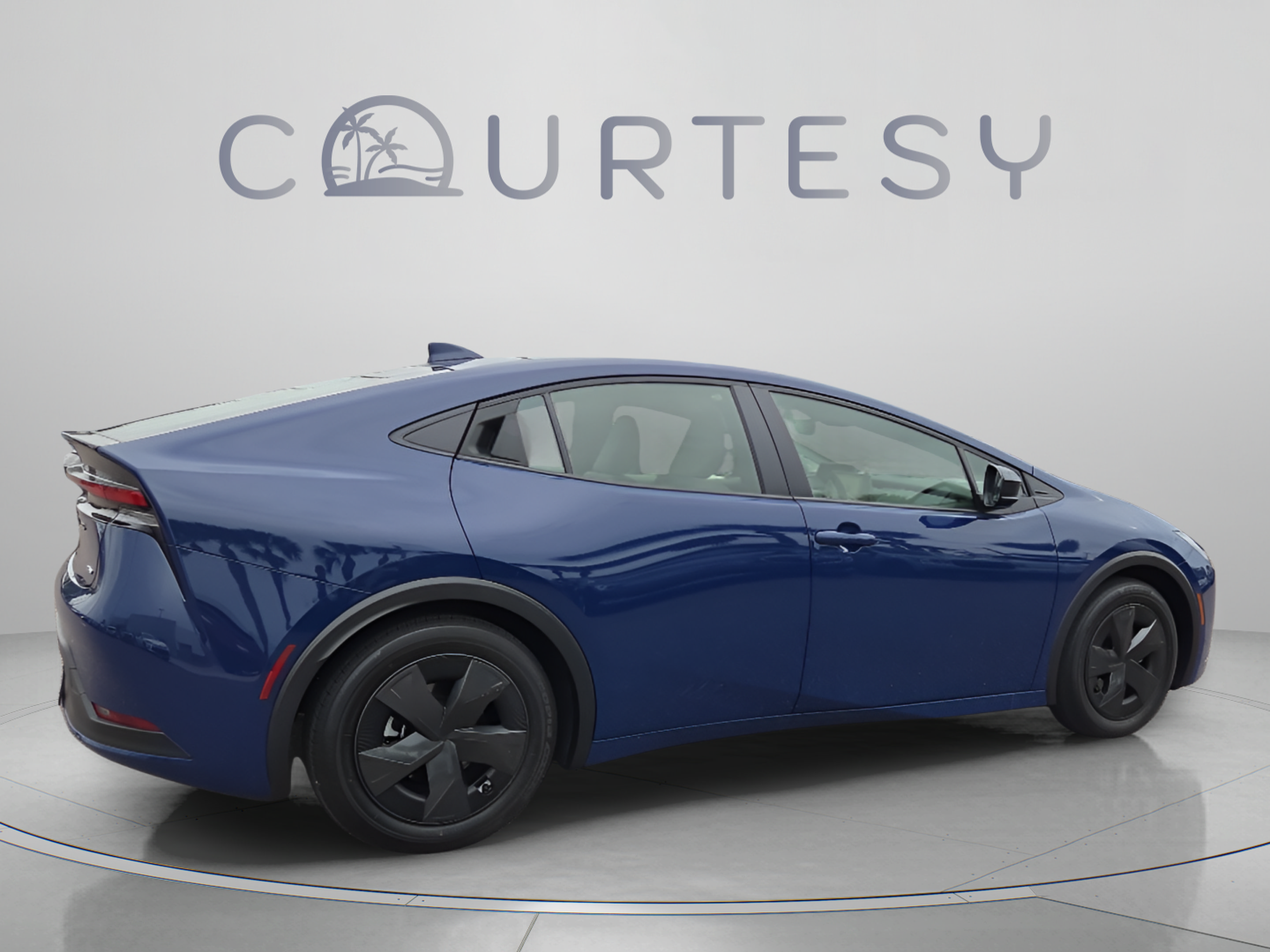 Certified 2025 Toyota Prius LE FWD image 5