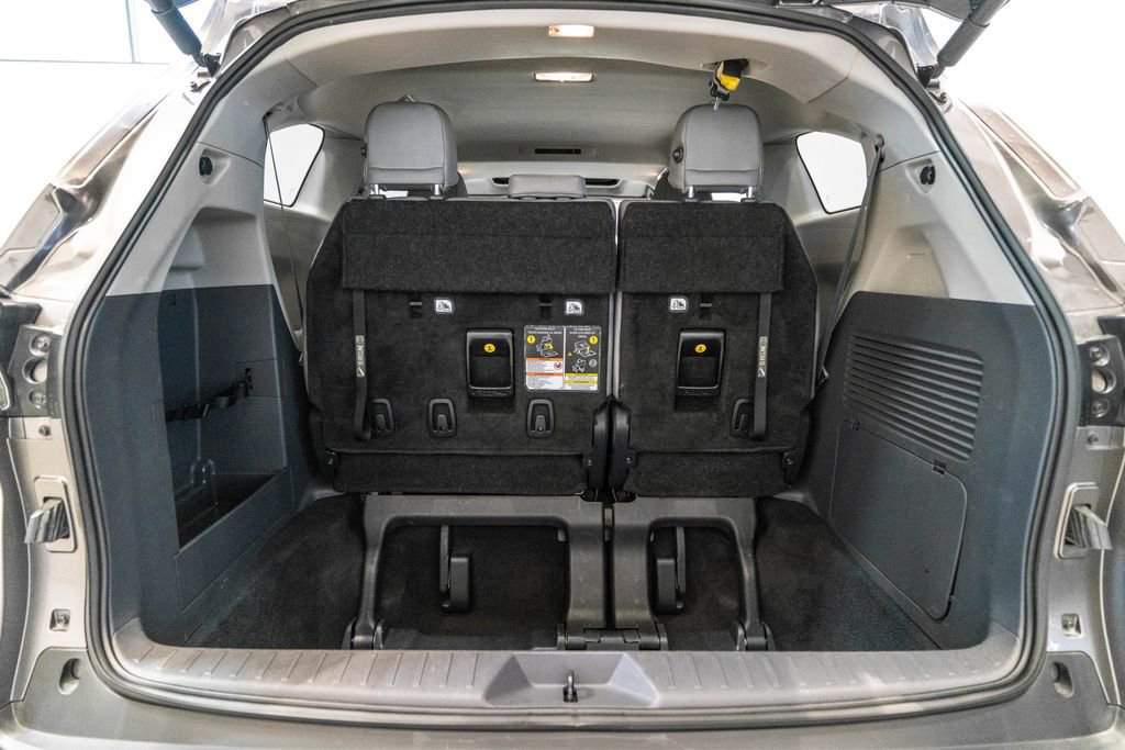 Certified 2024 Toyota Sienna XLE FWD image 36