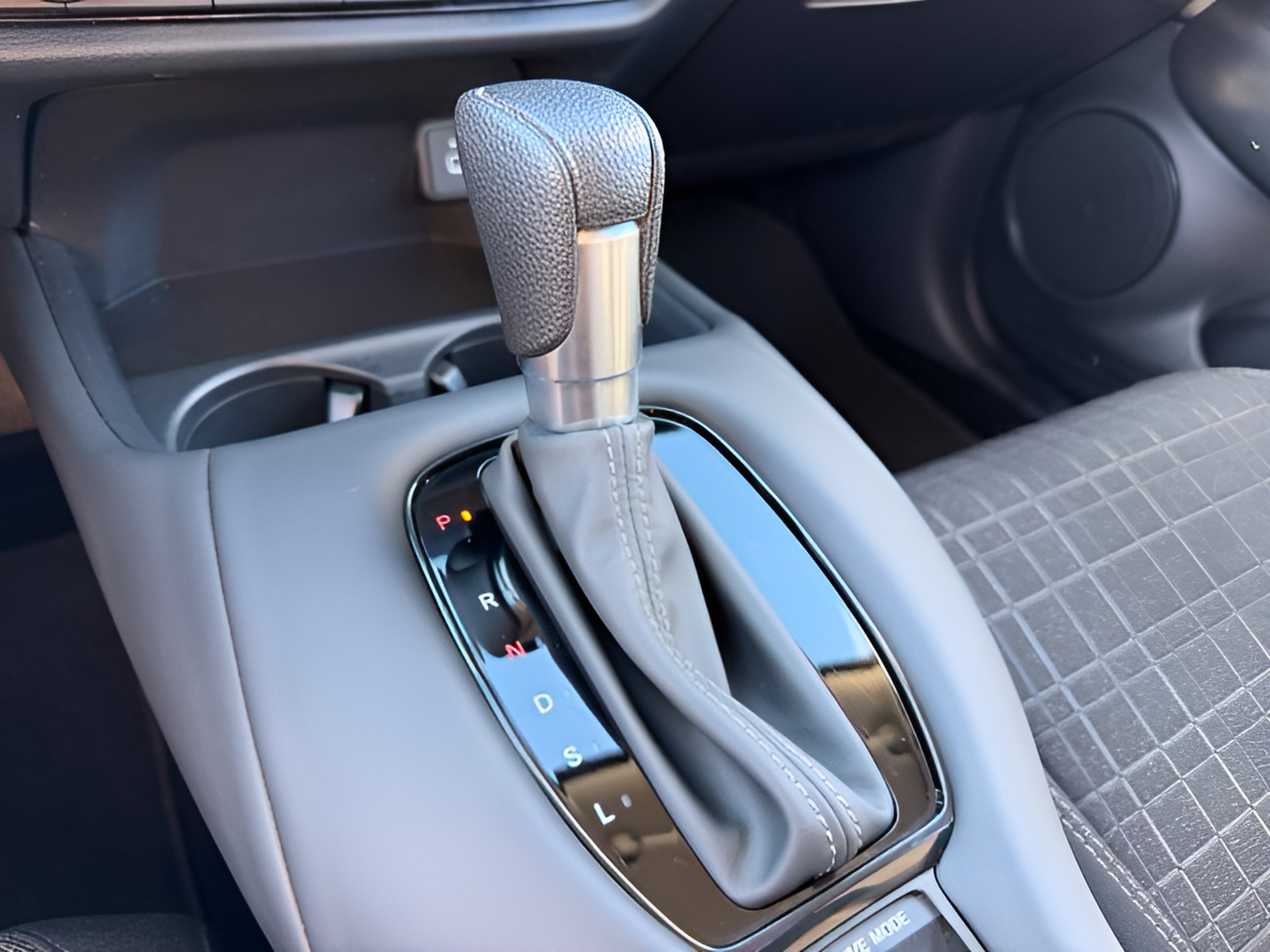 Certified 2025 Honda HR-V LX image 19