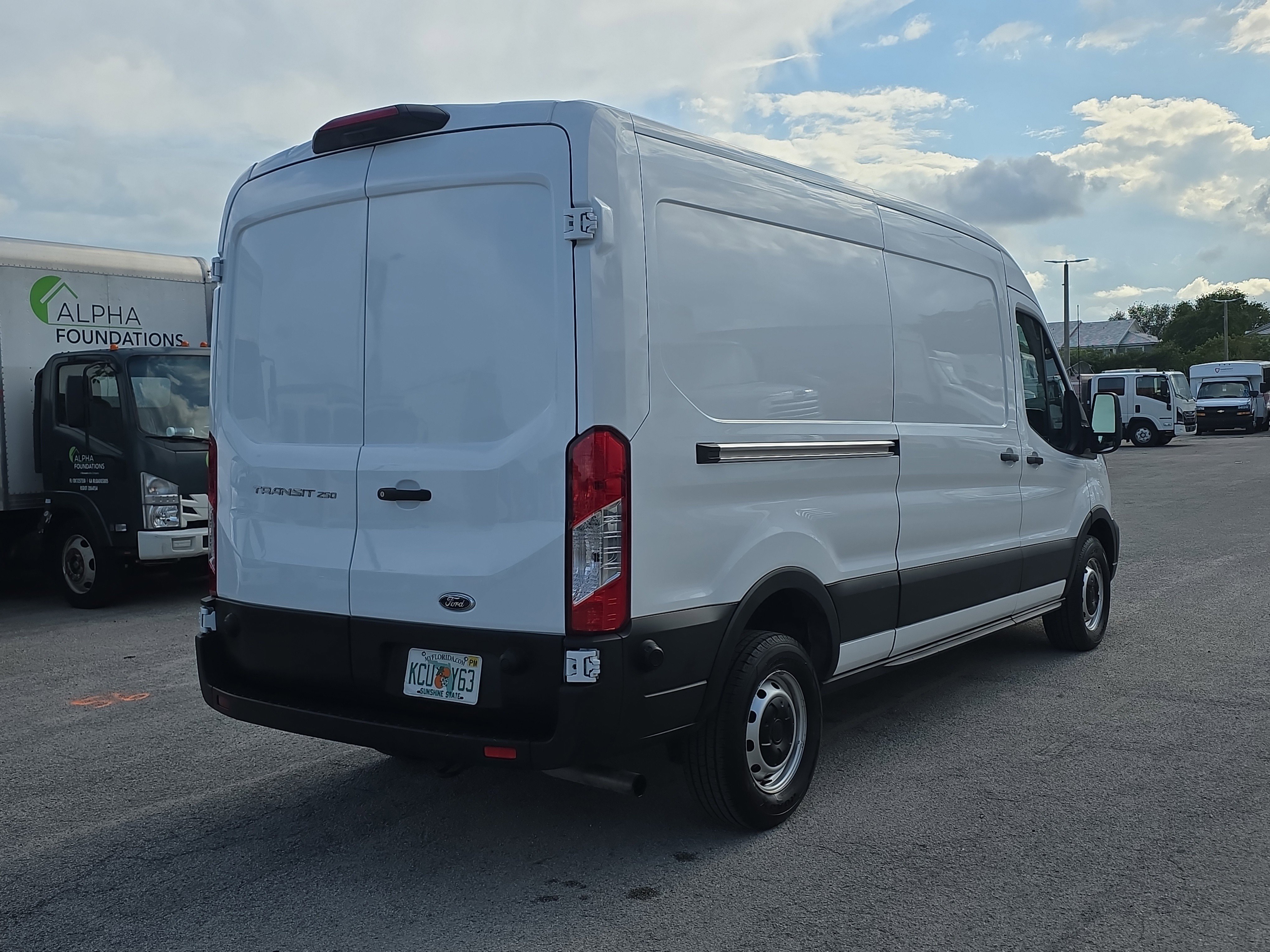 Used 2024 Ford Transit 250 148 Medium Roof w/ Load Area Protection Package RWD image 7