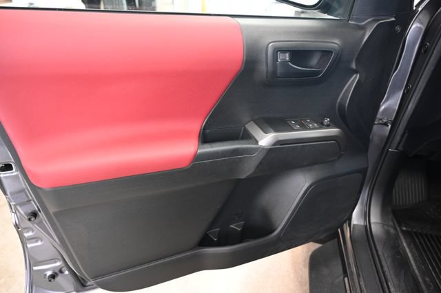 Used 2022 Toyota Tacoma SR5 AWD/4WD image 27