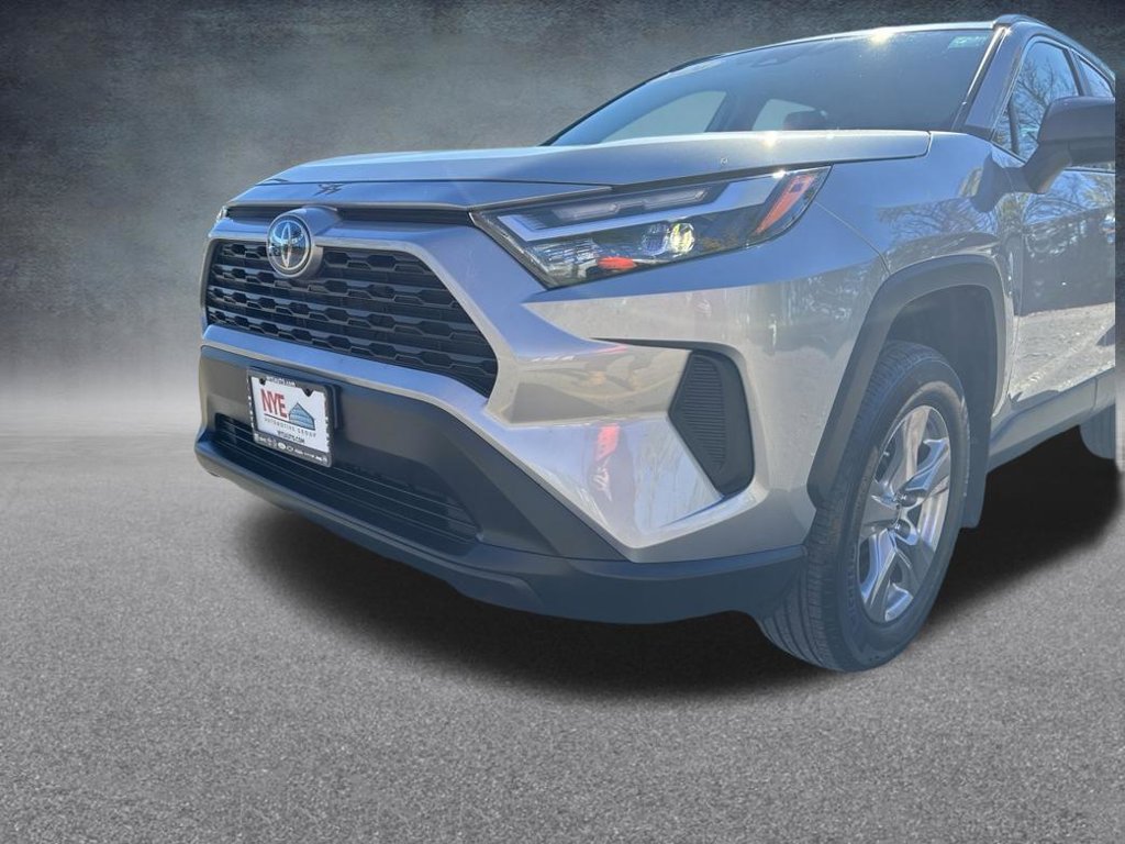 Used 2024 Toyota RAV4 LE AWD/4WD image 46